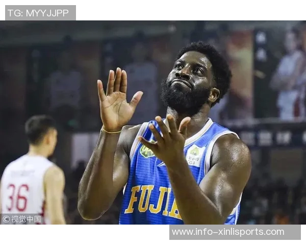 黄蜂与雷霆激战正酣球迷期待精彩对决与惊艳表现